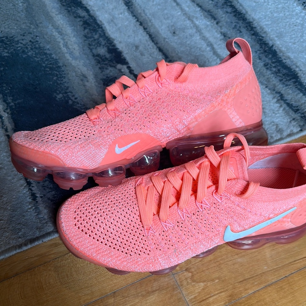 Nike VAPORMAX Pink Athletic Shoes with Breathable Knit Design